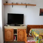 Sea View Apartment 3 Minutes Walk To The Beach