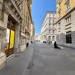 Cassa Di Risparmio 11 Tirabora Short Rent