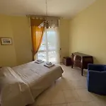 Luminosa Casa Con Posto Auto In Versilia A 5 Min Dal Mare