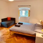Eastnortheast Wind Apartment