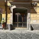Tom Apartments