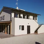 Bright Apartment In A Farmhouse With Swimming Pool