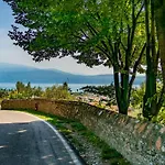 Casa Pepe -Private Terrace 100M Near Lake - Happy Rentals