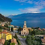 Angela -Terrace & Beautiful View Lake - Happy Rentals