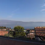 Angela -Terrace & Beautiful View Lake - Happy Rentals