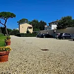 La Villa Apartments Tinaia - Excellent For Sardegna & Corsica - 6-8 Beds - Private Parking Included With Camera