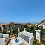 Yourhome - La Famiglia Apartment