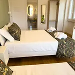 Isola 163 Guest House