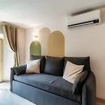Vanity Flat - The House Of Travelers