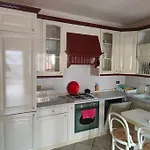 Casa Con Giardino E Barbecue