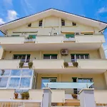 Casa Leda - Modern Apartment Near Seafront With Parking!