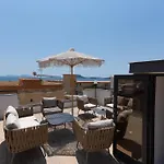 Kira Suite And Rooms