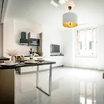 Mantovani Apartament-In The Heart Of Como