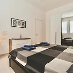Exclusive Luxury Home With Private Parking