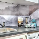 Snowflakes Retreat - Roomy Apartment With A View & Relax Solarium Cir 0133