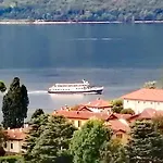 Lake And Guzzi View - Holiday Home