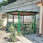 B&B Civitavecchia La Casetta Con Giardino