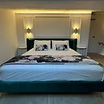 Cloe Boutique Apartment