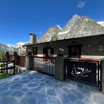 Chalet Chez Louis - Alpine Charm With Mont Blanc View & Ski Access