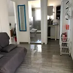 Pm 28 Via Lungomare Duca Degli Abruzzi Guest House