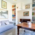 Charming Apartment Near The Sea With Patio!