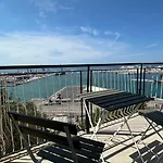 A40 - Ancona, Elegante Bilocale In Centro Con Vista Mozzafiato!