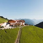 Almresidenz Unterrain -1 Km By Car Distance Ski Slopes Kronplatz