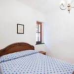 2 Bedroom Cozy Apartment In Ricadi