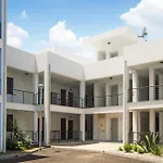 1 Bedroom Beautiful Apartment In Isca Marina