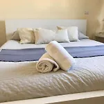 Elegant Apartment In Pietrasanta