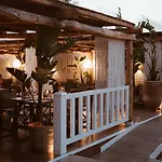 Cumeja Beach Club & Hotel