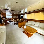 Imbarcazione Luxury Canados 86 Fly
