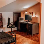 Suite In Open Space Con Jacuzzi In Villa Iris, Parcheggio Privato In Giardino, In Centro Citta