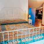 Suite In Open Space Con Jacuzzi In Villa Iris, Parcheggio Privato In Giardino, In Centro Citta