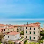Isa-Hotel In Marina Di Cecina Just 100 Mt From The Beach