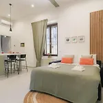 New Private Apt In Como A-C Self Check-In
