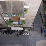 Mira Maradona