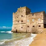 Bedo House Beach Front - Happy Rentals