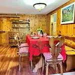 Cozy Three-Room Apartment With Mountain View & Parking - Ussin Chalet - Valtournenche