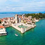 Lella Apartment Front Beach Garda Lake - Happy Rentals