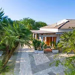 Appartamento In Villa Con Terrazzo E Vista Golfo