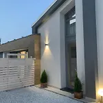 La Casa Di Marty Per 9 - Belcantovillas
