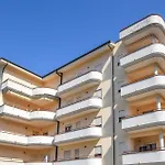 Beautiful Apartment In Vibo Pizzo With Kitchen