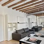 Gold'S House