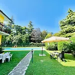 Hercules Apt - Piscina - Vicino Al Centro Sportivo