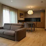 Everest Apartment - Luxury Stay