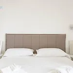 Marco Polo 26 Tirabora Short Rent
