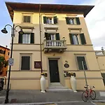 Elegant Apartment In Pietrasanta