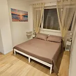 Lux Beach Apartment Gold