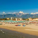 Il Gladiolo - Focette 100Mt From Sea - Happy Rentals